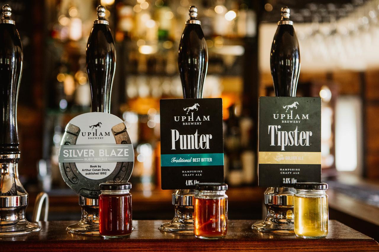 The Hawk Inn Andover Luaran gambar